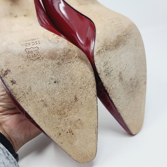 Escada | Women's Vintage Red Alligator Embossed Italian Heels (Size 8B) - Picture 14 of 15
